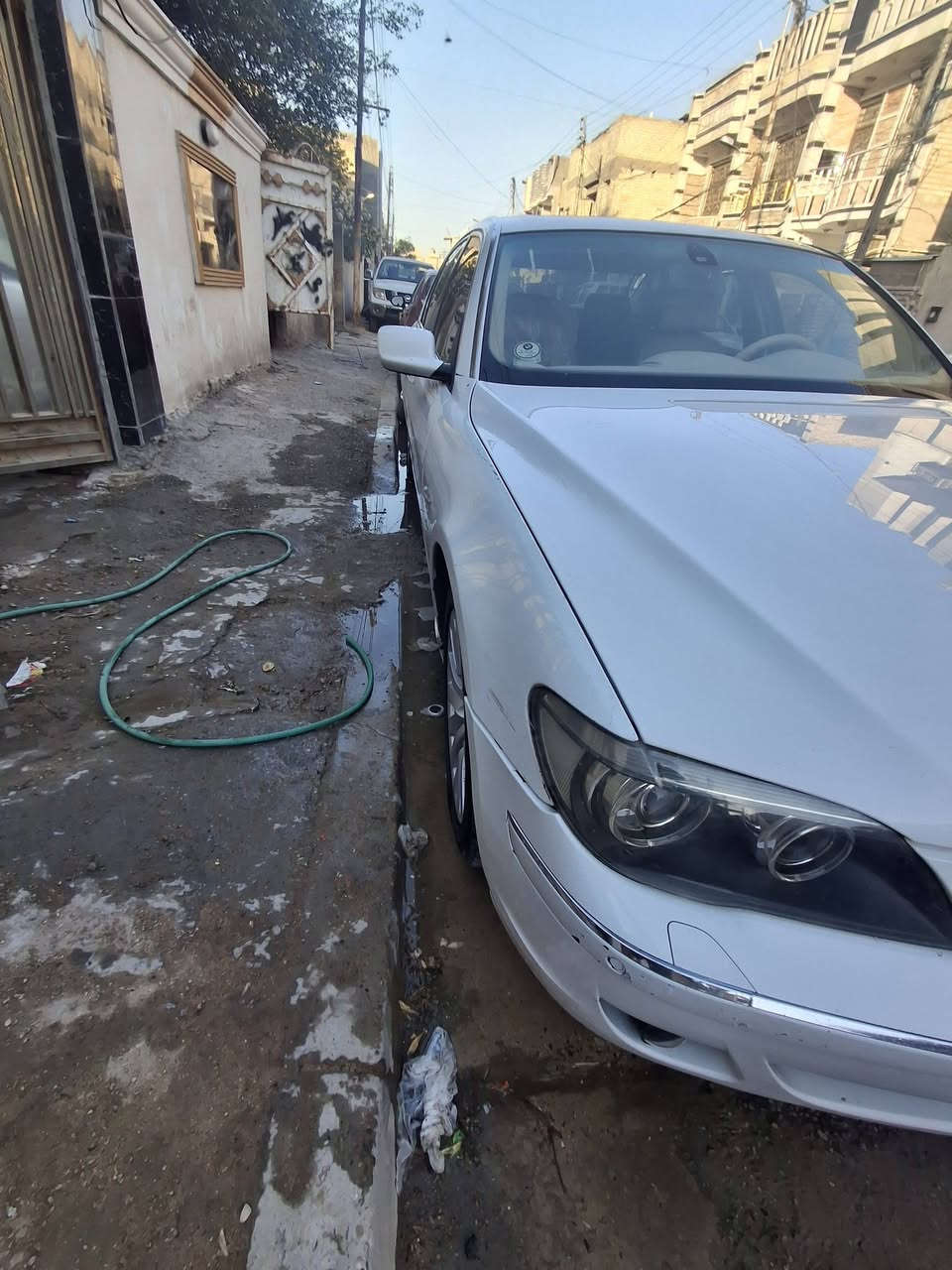 السلام عليكم bmw 750 باخرة للبيع السيارة صيانة جديدة للمكينة والصدر والتبريد معلايه مروجه معاملتها وفق القرار ٤٨ مدفوعه كمرك فقط مراجعه المرور فول مواصفات بدون صبغ السيارة  تخم تاير جديد مستعجل على بيعتها سعر ١٠٠ ورقة بيها مجال شي بسيط للاتصال *********** مكانها بغداد الشعب

