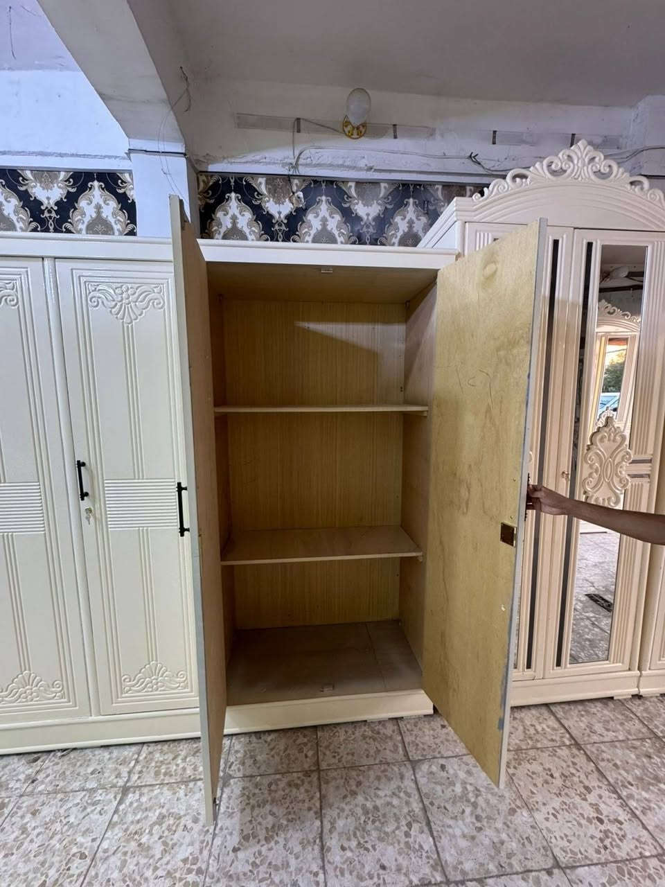 كنتور خمس ابواب موديل وتصميم تركي بشغل ولمسات عراقية 
الخارج ام دي اف 5 ملم 
الداخل جام 3 ملم 
القاعدة بلوك صاج 16 ملم 
الظهر جرجوبة فتح وشد براغي 
الصبغ فرن حراري ودرجة اولى  

السعر 500 الف 

مع نقل وشد داخل بغداد مجاني

اطراف 10

لا يوجد محافظات


**إذا كنت صاحب هذا الإعلان وتريد حذفه لأي سبب، رجاءا أرسل رسالة إلى الدعم الفني**