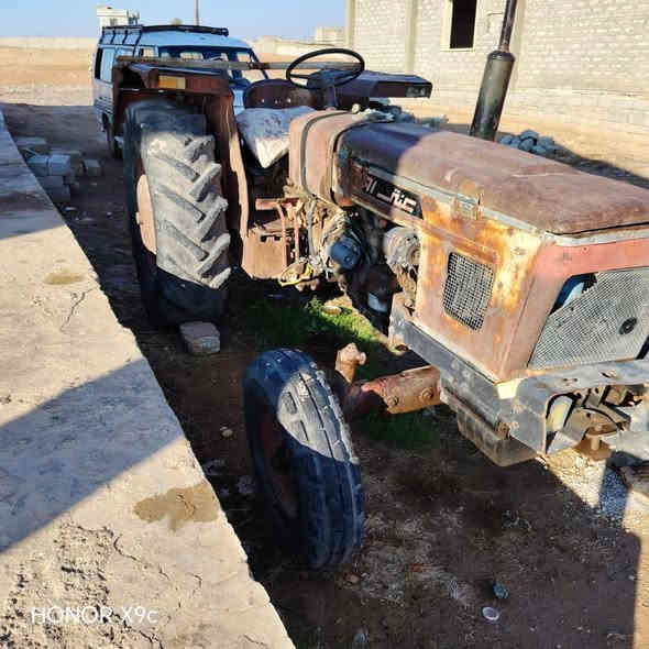 السلام عليكم يوجد تركتر عنتر ٧١ كامل شقال نكره سلف هودر ليك شقال محررك شرط لاصرف ولانفخ السعر خاص *********** ناحية الشوره موديل 81
