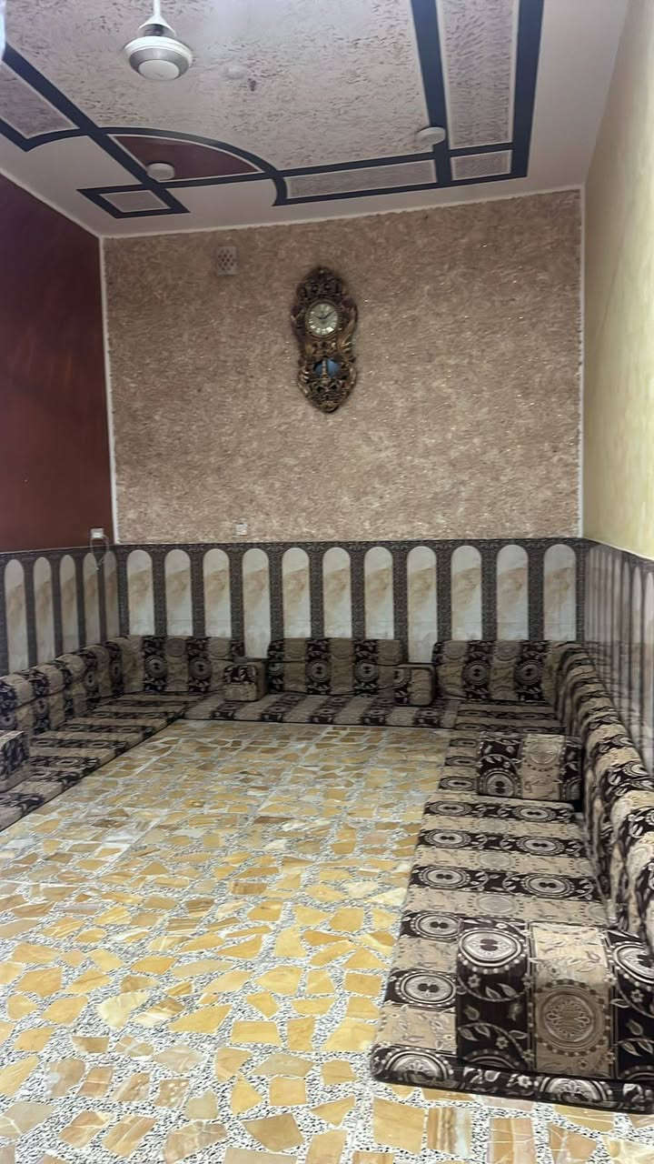 🏚️بيت طابو صرف  للبيع
مساحه 200 متر 
العنوان / قضاء الغراف - حي الشهداء - قرب حسينيه الزهراء 

الطابق الاول يتكون من
 غرفتين موزع  واستقبال للنساء استقبال رجال ومطبخ وصحيات داخليه وصيحات خارجيه وكراج 

الطابق الثاني يتكون من
غرفتين وا صاله كبيره مجمع صحي 
نواقص في الطابق الثاني بياض مع ارضيه غير مسكون جديد

⁉️ معلومات عن البيت
1️⃣  سقف البيت  كونكريت  
2️⃣ ارضيه البيت  كاشي 
3️⃣ مطبخ سيراميك جداري 4️⃣ صحيات سيراميك  
5️⃣ البناء طابوق

☎️ للاستفسار اكثر 👇
عل الرقم ***********
