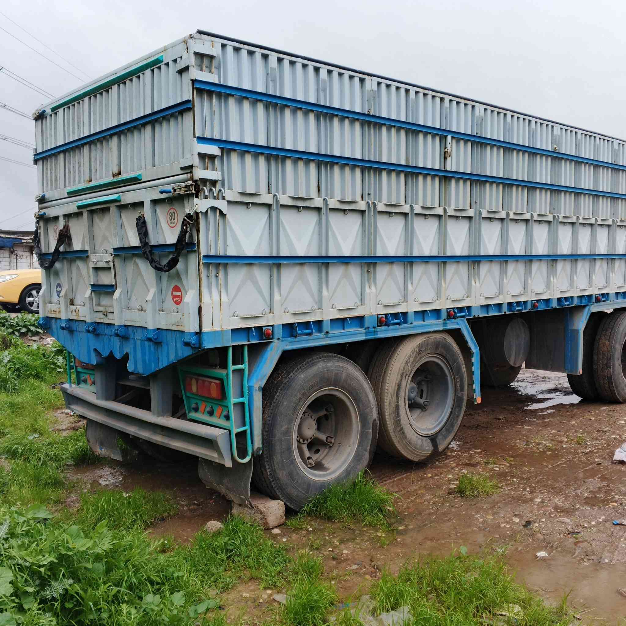 مقطورة لوري الطول سبعة ونص مقطورة جديدةتايات 24 مكان موصل السعر 115وبيها مجال للاستفسار ***********.     ***********
