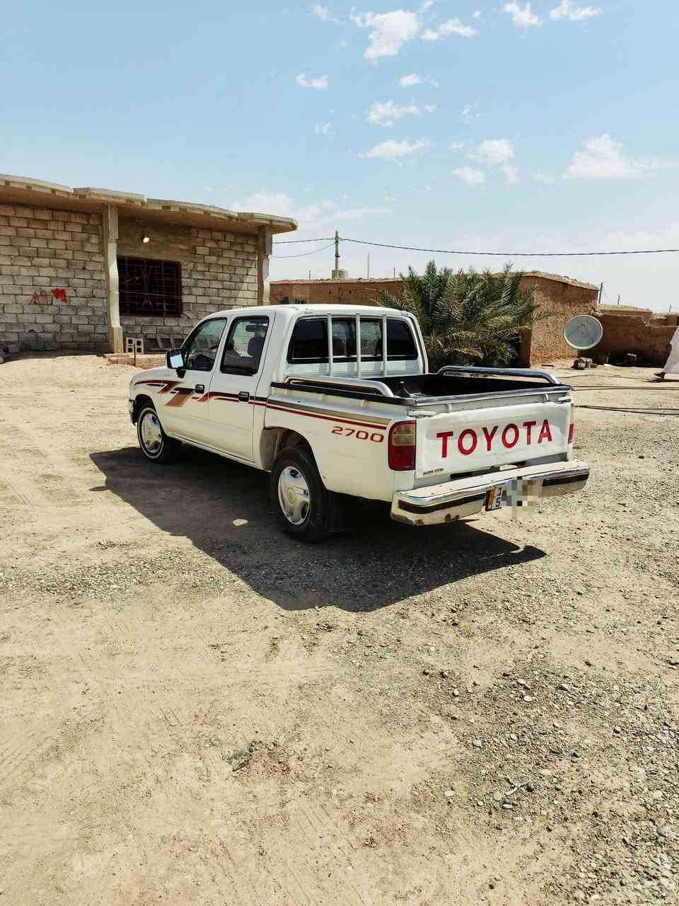 للبيع تويوتا موديل 1998 محرك كير شاصي شرط داخل احمر دبل جكمجه بيه تجيه من صفحة اليمين سقفيه بيه ضرر قليل سعر 85وبيه مجال ***********
