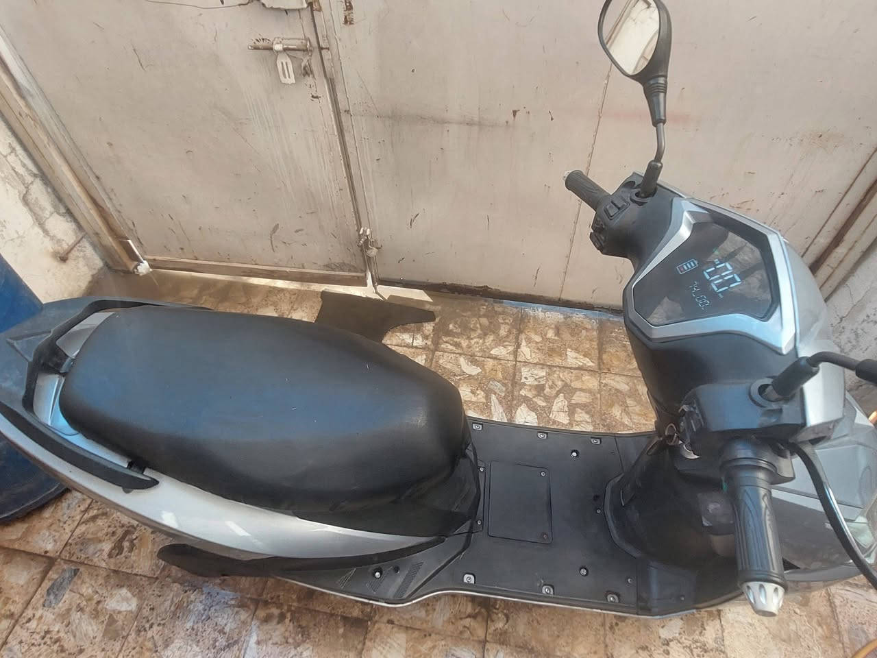 سلام عليكم دراجه شحن للبيع
نوع سكنس من شركه MTR 

6 بطاريات شحن ليثيوم عاليه الجوده ما متعوبات 

تمشي حقيقي ٧٥كم وتجي وياهه الشاحنه مالتهه هم دراجه جديده وما متعوبه هواي 

يجي وياهه ثنين بصمات وسويج السعر 700 وبيها مجال بسيط .


**إذا كنت صاحب هذا الإعلان وتريد حذفه لأي سبب، رجاءا أرسل رسالة إلى الدعم الفني**