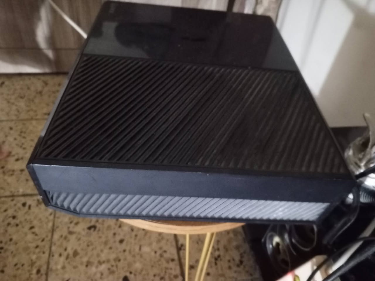 السلام عليكم حبايب 

اكس بوكس ون فات نص تيرا
جهاز كلش نضيف استخدام قليل جدا 
فقط الدكمه الي من تدوسها يطلع القرص مفطوره وممجرب اطلع القرص لان العب عل كيم باس 

صارله هواي عندي مابي اي مشاكل عدى مال قرص ومدخل السماعه الي بل يده موشغال يرادله تبديل 
اليده كلها شغاله وممتازه عدى مدخل السماعه

جهاز ومحوله وواير hdmi ويده واحده فقط 

السعر 110 الف 

الدوره جمعيه خير الله او شارع ابو طياره 
*********** واتساب فقط 
***********
