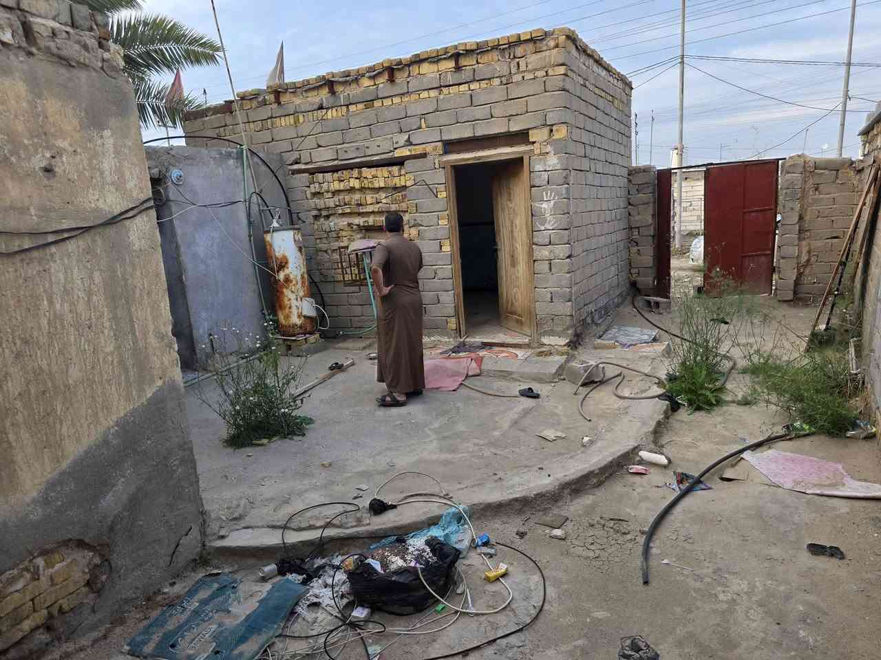 السلام عليكم للبيع دار سكن قرب الفضليه خلف مشتل فدك علئ الشارع العام طريق ناصريه سوق موقع مميز بناء نصف قديم نصف جديد ينباع بسعر قطعه  مساحه180م زراعي سعر مناسب جداا 30 مليون ستفسار ***********
