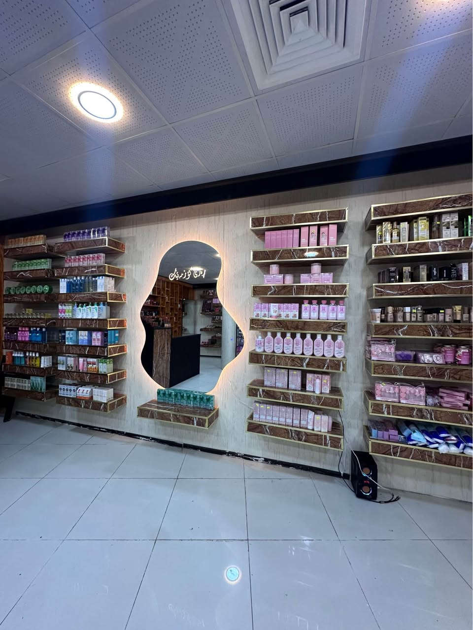 دوکانی کۆسمەتیك بۆ فرۆشتن لە کاسۆمۆل قاتی (٣) 
هەر بەڕێزێك خوازیارە کارکردنە لەو بوارەیا 
بۆ زانیاری زیاتر نامە بنێرێت بۆ whts up

 ئەم ژمارەیە *********** السليمانية, العراق
