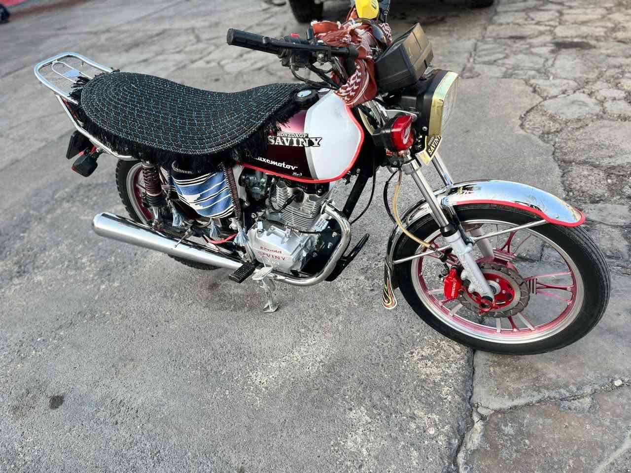 هونزده سيفان 
مابيها اي نقص
تاير خلفي جديد 
بريك خلفي عنبار ودسك بلاد 
دشبول اكتروني ايراني اصل 
دراجه مفتوحه لغرض تزويد شاديلها بستم ناصي 
ولفات بلاد ولفات بلاد مال دراجه نكره سلف 
س ع ر 550بيها مجال بصيط 
مكاني شهر بأن 
***********
