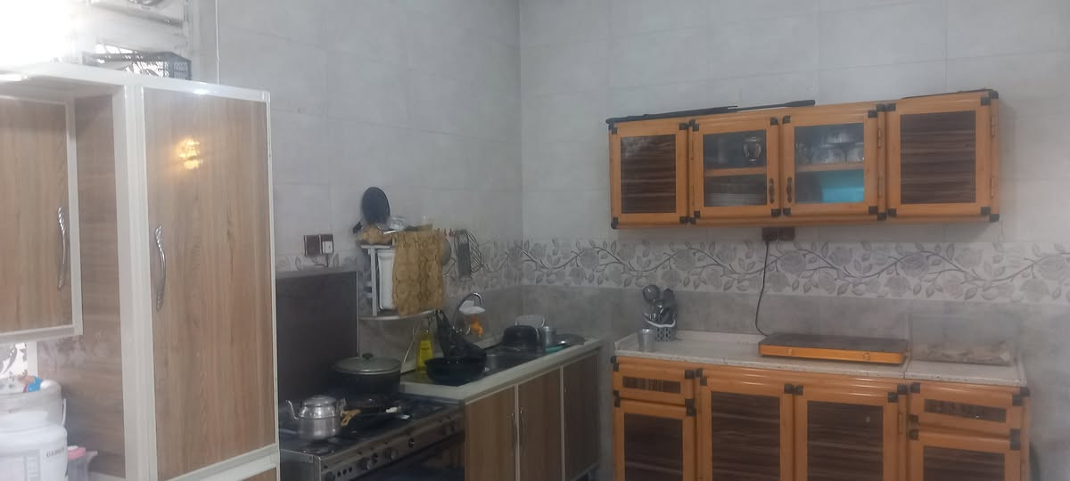 ١٥٠ متر كافت الخدمات قاطين ٤ غرف نوم ٥في ٤  القاط الاول كامل الثاني لبخ ورئيضه باقي صطحين بي ٢٠ متر عن الشارع العام شارعه ٦ متر مكانه بدايت الشبانات قرب المدارس سعره ١٣٥ طابو زراعي ***********
***********الاسيا بي واتساب

