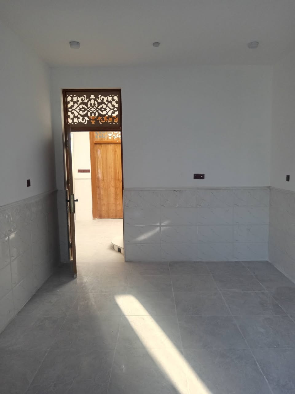 دار البيع المساحه 140 متر المكان بابل حله ورديه قرب الايمام سيد موسئ بناء حديث متوفره كافت الخدمات عرض الشارع ١٠ متر الاستفسار ***********
***********      جاهز السكن 
دار البيع المساحه 140 متر المكان بابل حله ورديه قرب الايمام سيد موسئ بناء حديث متوفره كافت الخدمات عرض الشارع ١٠ متر الاستفسار ***********

