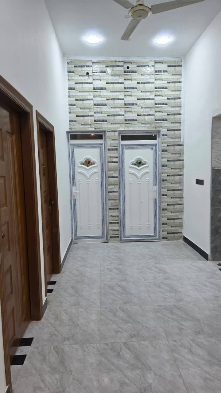 دور سكن للبيع بناء 2025
***********
جنس العقار طابو ملك صرف زراعي بسم عراقي اصولي سند ٢٥

#المساحه  100 متر 

يحتوي البيت على غرف  منام2
و ديوان
و مطبخ 
او مناور
و صاله و وصحيات داخلي وخارجي 

العنوان بصره ابي الخصيب محيله دورة ام زباله 30 متر عن التبليط
موقع راقي 😎 

جميع الخدمات متوفره ماء كهرباء شارع 8 
شغل البيت كله درجة أولى

السعر58و بي مجال للشراي
للاستفسار تصل***********
