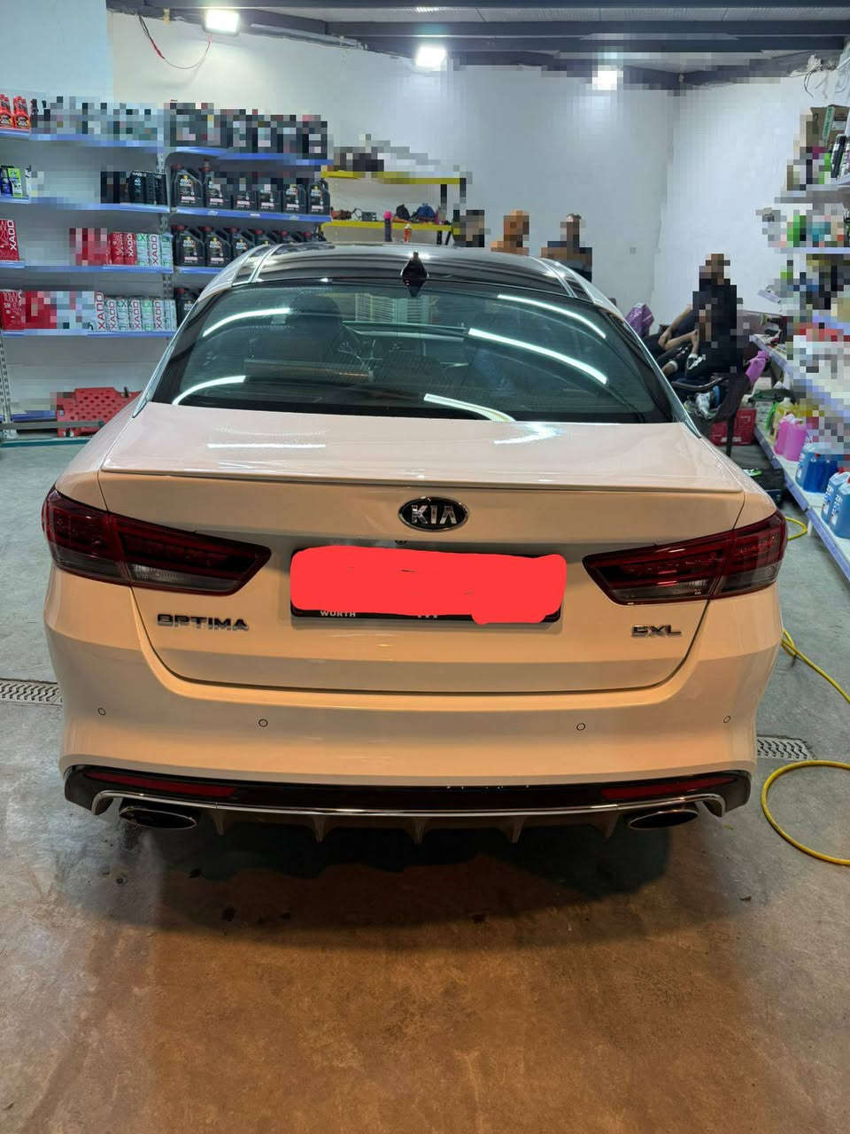 سيارة اوبتما   SXL يعني فول الفول 
ماشيه 65 
كشنات جلد مع تبريد مع تدفئه مع خزن 
بنراما 
نيكل يدات ودعاميه 
سستم صوت هارمن كاردون 
ترحيب دخول مع مري جانبيه 
مري جانبيه قلاب 
ويكب نيكل قياس 18 انج 
ستيرن تدفئه 
ستيرن  D
صندوك ذكي 
بردات خلفيه 
كامرات عدد 4.    360 درجه 
وبيها هوايه مواصفات نسيت اذكرها 
حادث جاملغ وباب صفحه سايق الامام وشويه من بنيد 
سيارة بدون ايرباك 
*********** 
***********
***********
السعر 142 وبيها مجال بسيط
