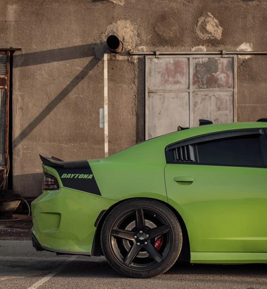 🚗 دوج جارجر 5700 دايتونا 2019  – اللون 💚 أخضر فسفوري
 الي يدور جديد  وبحالة  الوكالة وما متعوب وناشف واستخدام شخص واحد 

رقم بغداد / هزة جديدة والرقم الجديد 

عليها برمجة وتفريغ يم مصطفى ايكل

📌 الحالة:
 • ✅ بدون حادث بدون ايرباك 
 • ⚠️ بس سرقة بنيد وقبق الجنطة 
         . 🛣️ ماشيه 75 مايل (دخلتها 6 ميل)

🛠️ المواصفات:
 • 🛑 فتحة سقف
 • 🛑 فجوج بربمو أصلي
 • 🔊 سستم صوت الباين 
 • 🖥️ شاشة كبيرة
 • 💺 كراسي كهرباء مع تدفئة ❄️🔥 وتبريد
 • 🕹️ ستيرن مع تدفئة وتحكم
 • 💢 ذاكرة للكراسي
 • ⚜️ كشنات جلد وكنتارة مختمة دايتونا
 • 🖤 داشبورد وبطاين جلد وخياطة
 • 🎥 كامرة دوارة
 • 🛑 حساسات خلفية
‏ • 🏎️ Super Track Pack
 • ✨ شفتات ستيرن
 •   🛑 شوته رياضي
       .         🛑 مري قلاب مع البك
       .         🛑 كزوز موبار اصلي الصوت طرب 
        .        🛑 بوبات اصليه لفتح وكتم صوت الكزوز

⚡ الإضافات:
 • 🛑 سستم كاربون فايبر داخل وخارج السيارة
 • 💡 لايت زنون أصلي مع ضمان 5 سنين (سعره 600 دولار) نهار
      .        🛑 دركه RPM كاربون فايبر اصلي 
 • 🛑 حاجب وعدسة يغير اللون عن طريق الموبايل
 • 🛑 سقف روز رويز
 • 🛑 إنارة داشبورد
 • 🛑 جامه اماميه Polarized أصلي عازل للحرارة

موبايل *********** واتساب او اتصل موجود
