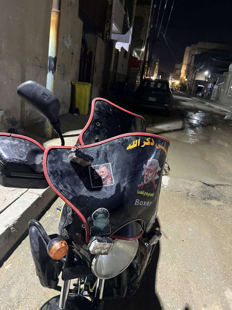 سللم عليكم دراجه بوكسر للبيع موديل 22 اوراقه موجوده بس بيه ورقتين تعبانه شويه محرك ممفتوح يرادله غسله و شويه ترتيب متكلفك 25 سعره 675 الف و بيه مجال حك الجيه اريد ازرب بل سوك عنوان بغداد بلديات ‪رقم ***********
