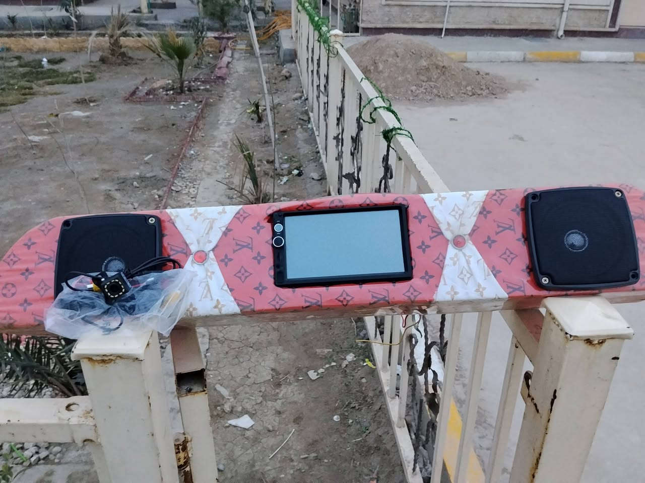 سلام عليكم للبيع دشبول شاشه لمس جديد ما مشدود يعرض وتنشد علي كامره سعر50واذا بدون كامرة40قفل رقم ***********
