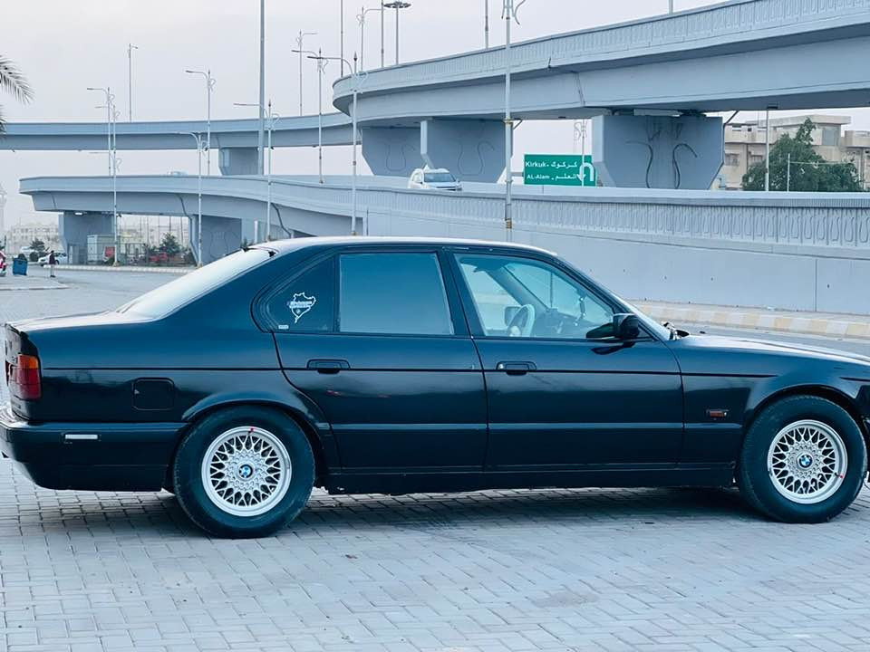 للبيع 
 بي ام موديل 1994 بلادي 
حجم 525 كبس  اوتماتيك
 لون اسود  رقم سليمانية دولي سنوية  لغاية 2027شرط التحويل 
بجم عريض 
فول فول مواصفات عدى السلايت  
كشنات جلد داخل غرفته اسود  بلادي لوك وكهربائي اربع جامات كهربائي اوتو سستم  سماعات
 ويل خليه بلاد 
تبريد شغال
 لايت حلقة ومنظومة زينون 
 دبل ايرباك و دبل جكمجة 
صدر امامي وخلفي جديد
و٤ تايرات لوك 
 مصبوغة جمالية فقط بدون اي ضربة ولا دواخل
سيارة  جديدة 
 مكان السيارة تكريت  خابرني وتدلل 
***********
