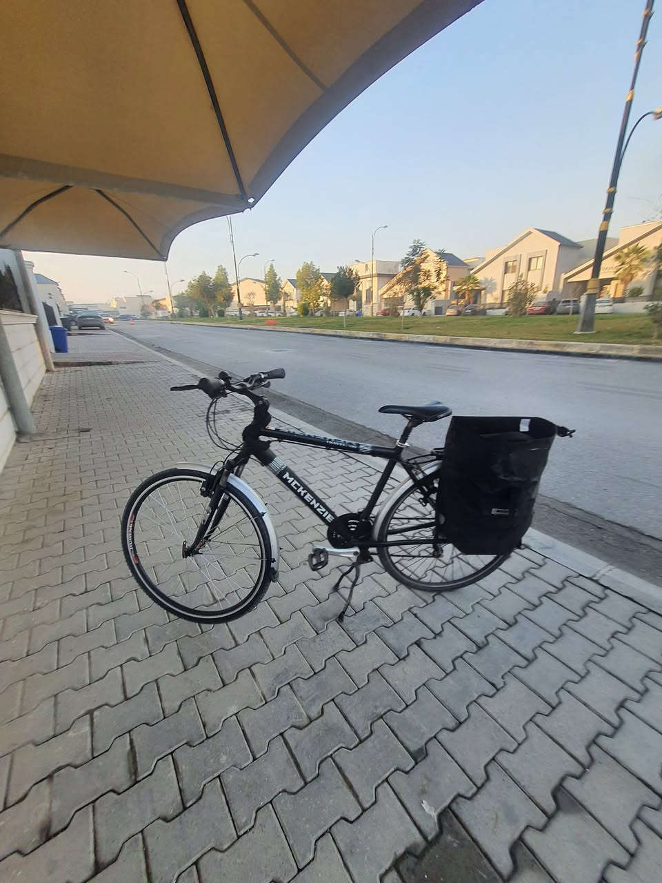 بايسكل ماركة ماكنزي (Mckenzie) الألمانية
ملحقات:
حقيبة للسلة الخلفية
قفل سلسلة
منفاخ للاطارات (بم)
زوج فحمال اصلية احتياطية للبريك

موقع البايسكل: اربيل
التوصيل على المشتري

السعر: 150 الف دينار عراقي
واتساب: ***********

ادناه صور للبايسكل
