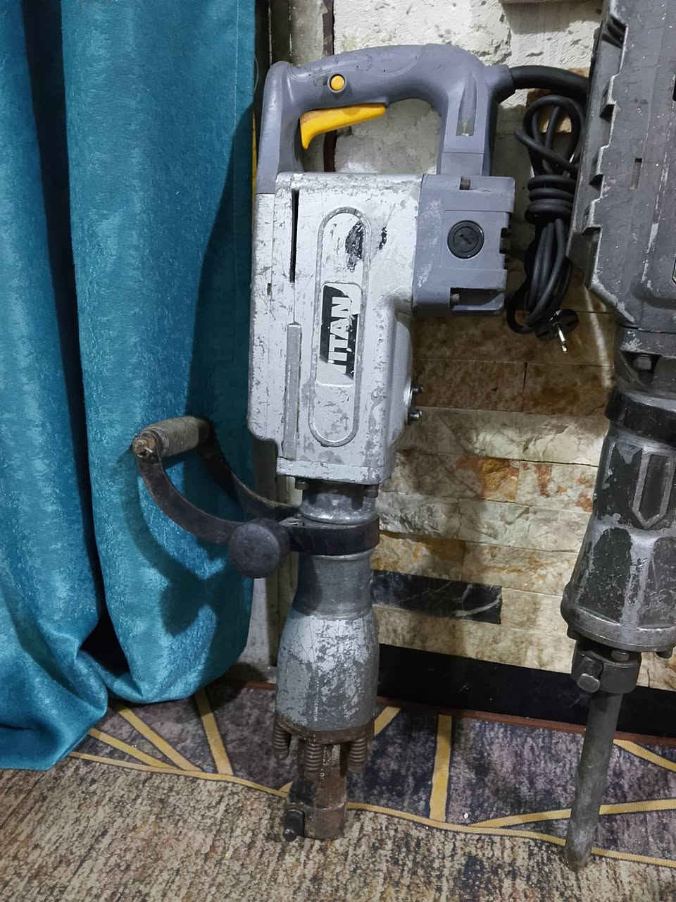 كسارات جك همر حجم كبير شغلات وقويات وشرط تفحص قبل الإستلام 
يوجد توصيل لكفافه محافظات العراق وبغداد 5 آلاف 
الاسعار والتفاصيل مذكوره داخل الصور 
*********** 
يوجد واتساب
