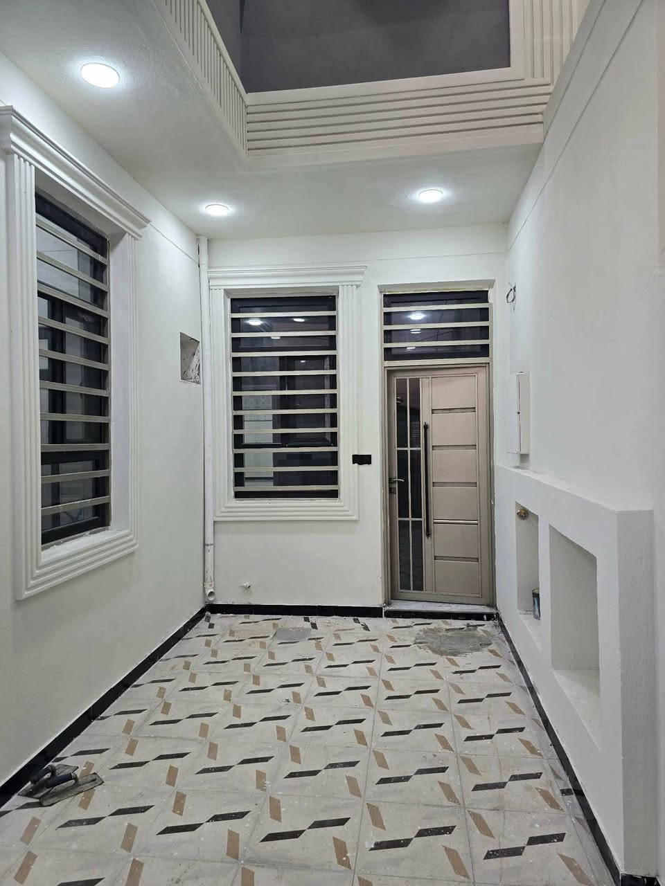 🏡2 بيوت للبيع_بناء حديث غير مسكون كونكريت مسلح
الديوانية / مجمع حيدر ابن حجي هندي بلوك 13 حولي الجامعة . 
🔸طابو زراعي سند 25  . 
المساحة 200م² – طابق واحد
🔹 2 غرفه نوم + استقبال + صالة
🔹 3 صحيات
🔹 مطبخ 
📞 للاستفسار: [***********
🔸 او مراسـلة الصـفـحـة مراجعه مكتب 🏢 العاصمة للعقارات والمقاولات العامه العنوان ام الخيل ساحه قرب البلديه الجديده اتصال ***********
