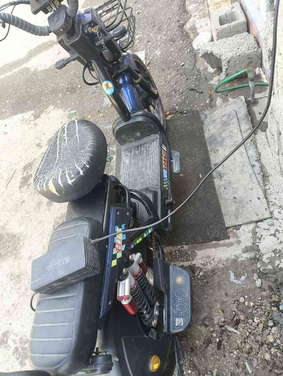 السلام عليكم دراجه للشحن للبيع كفاله كهربائياتها كلها شغاله *********** البكان بغداد
