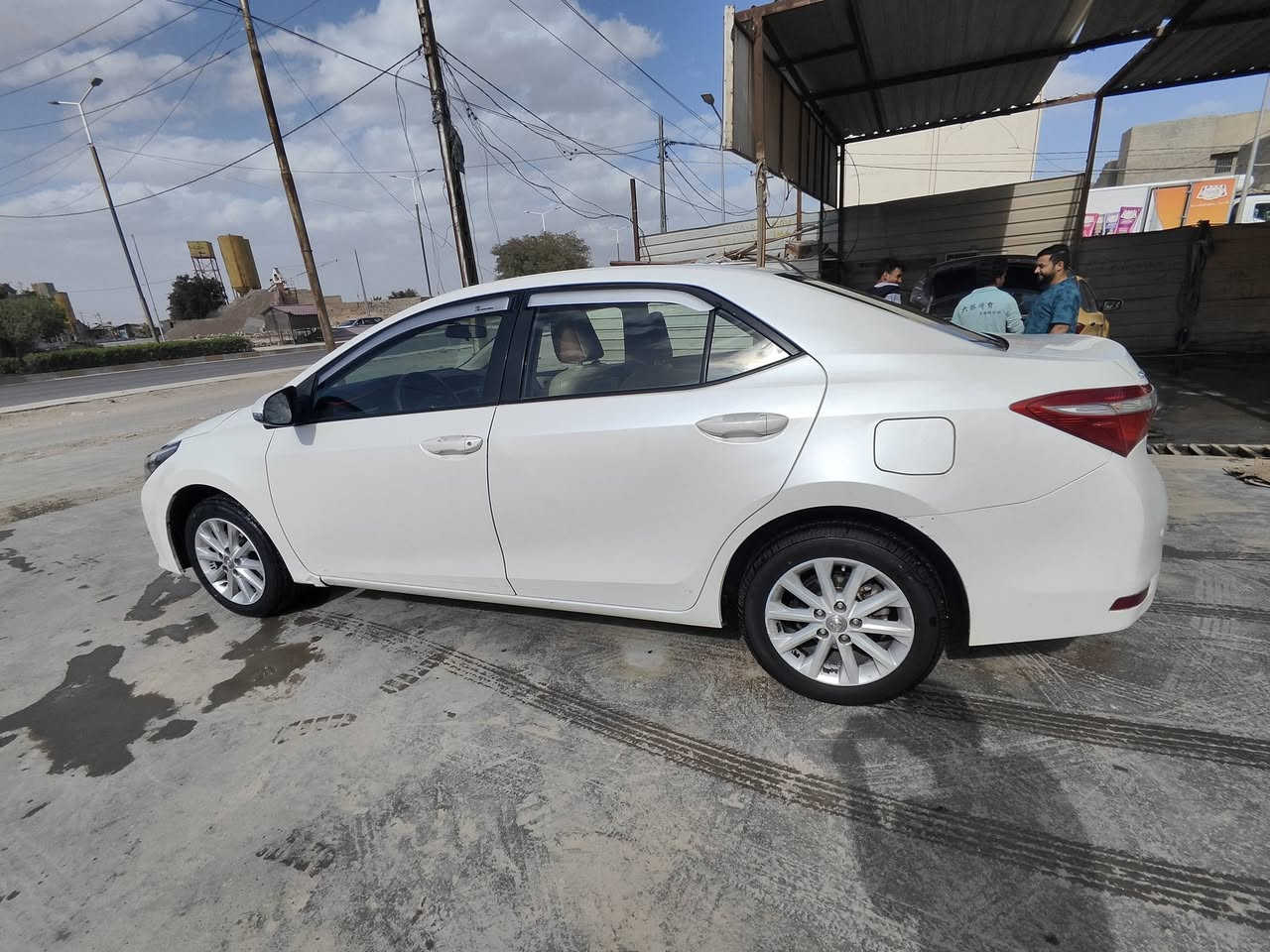 اسلام عليكم كورله ٢٠١٤خليجي كفاله عامه سياره محرك ١٨٠٠ ممفتوح كير ممفتوح تخم تاير 
تبريد ثلج رقم سليمانيه وتحويل مباشر هزه جديده السياره حلوه وجاهزه مال جناي بيها بارد بالباب شويه فقط سعرها ١٣٥ وبيها مجال للشراي مكاني فلوجه وهاذ رقمي ***********
