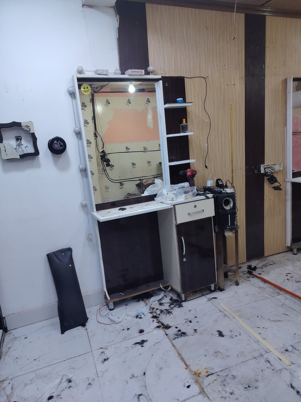 ميوزه 3 أو مغسله ب 250 وبيهن مجال مكاني كركوك دوميز مقابل المستوصف شارع الحلاقين ***********
