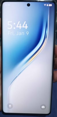 كامون 40 برو 5G • نظيف • ضمان ٦ شهور