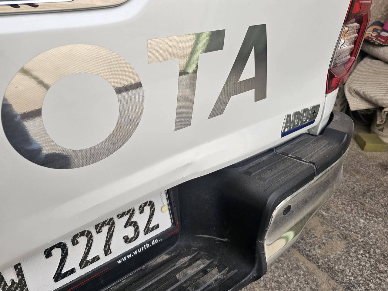 للبيع  تويوتا هايلوكس TRD 2024 ساز رقم بغداد ماشية 22 الف محرك 4000 ٦ سلندر ابيض ، باسمي
للبيع  تويوتا هايلوكس TRD 2024 ساز رقم بغداد ماشية 22 الف محرك 4000 ٦ سلندر ابيض ، باسمي 
مواصفات trd المعروفة :
1: بصمه ابواب
2: اشاره ترحيب
3: ثلاجه 
4: تبريد قطعتين 
5: فور ويل 4x4
6: كشنات تريد تدفئه
7: مثبت سرعه
8: شاشه كبيره
9: كامره خلفيه
10: محرك V6 سلندر
11: امرايات شفط
12: تحكمات استيرن
13: نظام ECO
14: شحن لاسلكي
15: مانع انزلاق
16: شاشه تبريد
17: حساسات اماميه خلفيه
18: لايت لد امامي خلفي
وبعد بيه اهواي مواصفات
بيها ضربة بسيطة اباب الجنطة الخلفي موضحة بالصور


**إذا كنت صاحب هذا الإعلان وتريد حذفه لأي سبب، رجاءا أرسل رسالة إلى الدعم الفني**