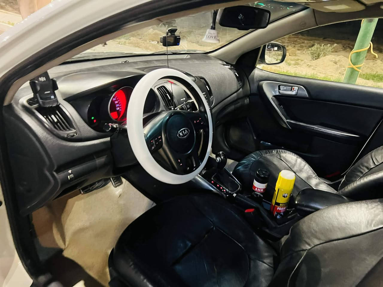 سلام عليكم سيراتو خليجي موديل 2012سياره فول واحد على واحد،، مكينه، 2000،دوش السياره جديده مكفوله عدا رشه صباغ بل باب فقط بدون ضرار رقم دولي سنويه جديده تريد وكاله تحويل مكان السياره بابل قضاء الهاشمية،،لسعر115وبيه مجال ***********
