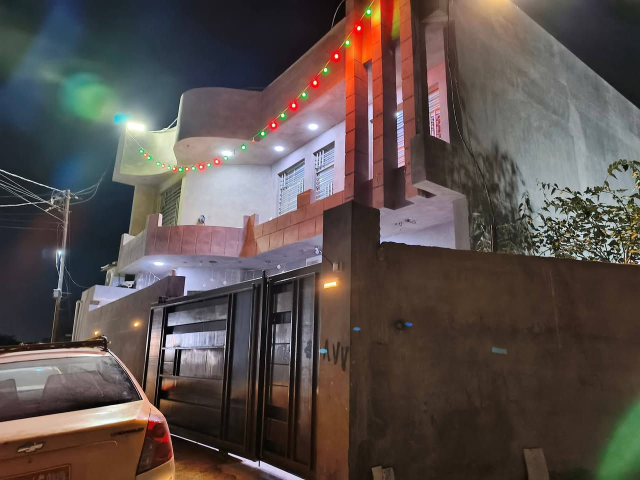 متاح بيت 325 متر طابقين سند 25 بناء جديد بناء طابوق شغل درجه اولى
سدت جبور شارع معمل ابو غزوان القديم مكان مميز

ماء كهرباء شارع عرضه 10 متر

***********
