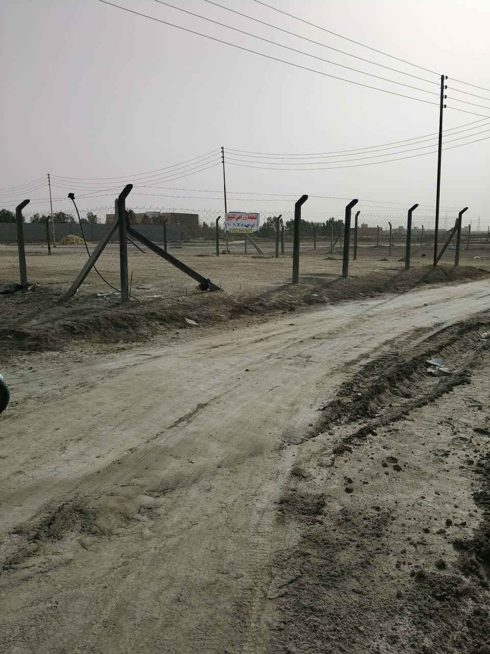 سلام عليكم ورحمة الله  قطعه ارض لبيع لوجه 15 ولنزال 20 بحي لجوادين بل نزله لثانيه بشارع لمدرسه وقريبه عل مدرسه كلش جاهزه لبناه مظفونه ومحدوله سبيس لشراي يتصل عل رقم هاذ ***********
