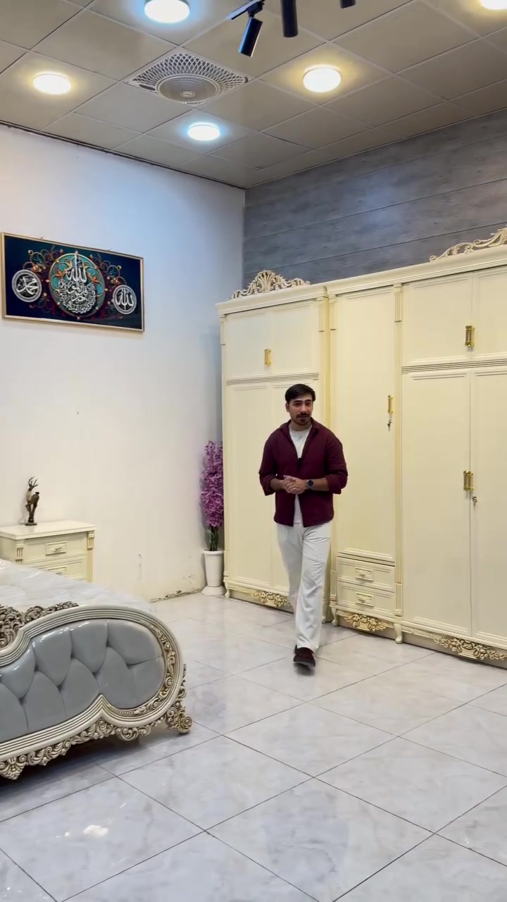 جمالك يبدأ من غرفتك!
اختار الفخامة الحقيقية مع غرفة نوم مصنوعة من خشب الصاج  الطبيعي، نجارة عراقية راقية، وتفاصيل ذهبية أنيقة تضيف لمسة ملوكية لك

عيش الأناقة... عيش الراحة... من قلب العراق.

 موديل ( الفرعون ) فخامه النجاره العراقيه بهاذه الموديل 

شركه المرتضى للاثاث العراقي تقدم  موديل نجاره عراقي والديكور والتصميم  مصري

ضمن وجبة الدرجة الاولى 

السعر الحالي 3 ملايين و350 الف

غرفة 6 ابواب طابقين ملحق

تتكون من 10 قطع

وجه الكنتور يكون  ان دي أف 6 ملم 
داخل الكنتور صاج  طبيعي 4ملم 

راس العالي والناصي زان مصري 
لف الابواب زان مصري

ظهر الكنتور جرجوبة براغي 

القاعدة الارضية للكنتور بلوك بورد

ارتفاع الكنتور مترين و71 سم 

عرض الكنتور 3 مترات و40 سم

عرض الكنتور مع زاويه الملابس 4 امتار و60سم

السرير طبقة بلوك بورد

ضمان 5 سنوات الصبغ والشغل 

توصلكم نفس المواصفات اي اختلاف احنه نتحمل المسئوليه كامل 

السعر /3350

خدمة الشد والتوصيل مجاناً لجميع محافظات العراق 

العنوان بغداد بغداد جديدة قرب البريد 

***********

***********
