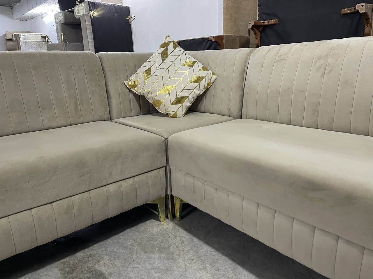 L
هاتینەوە بە ئێڵێکی 11 نەفەری 

فول دەست کرد دیزاینی کۆمپیتەریە 

شتێکی تایبەت و ناوازەیە %90بە لۆکی ماوە

ژم***********
