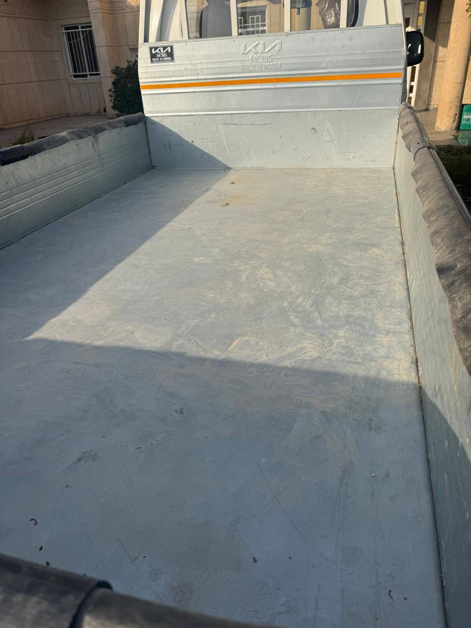 السلام عليكم كيا عموشه ٢٠٢٥ زيرو ماشيه ٧الف مامغسواله بعده البدي مغلف رقم بغداد مكان السياره بغداد  *********** السعر ١٦٨وبيه مجال قليل
