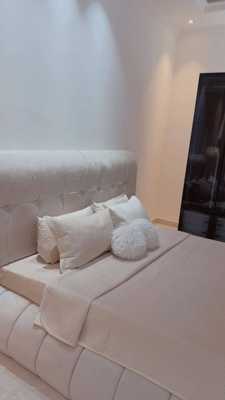 سلام عليكم غرفه للبيع مكانه بغداد جديده سعره مليون ميتين وبيه مجال ***********
