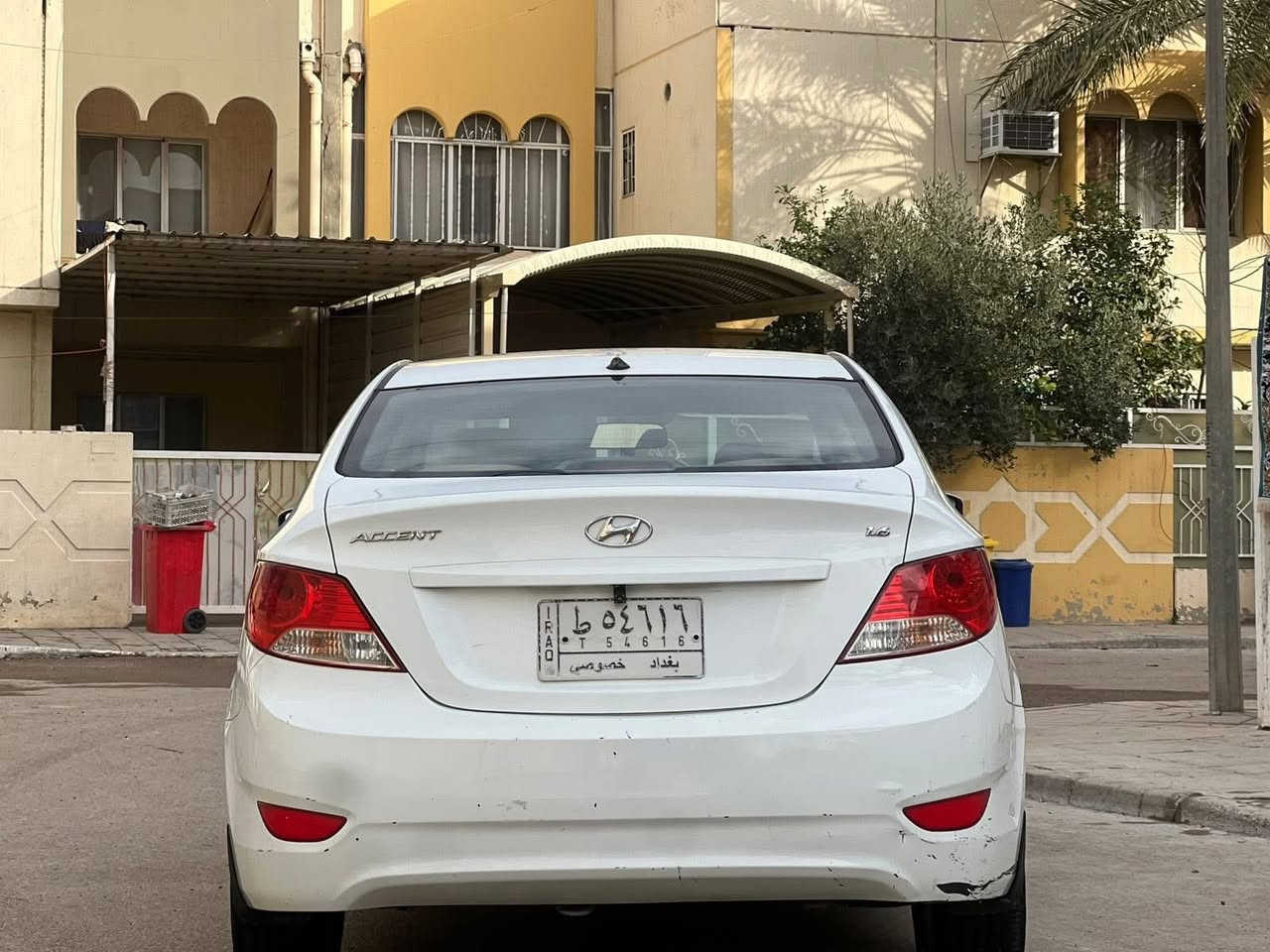 لام عليكم
اكسنت 2015 خليجي نص فول  
المواصفات 
 تحكم ستيرن 
شاشة 
اشاير بالمري
كامرة خلفية
تدفئه +تبريد
محرك 1600دوش 
ماشية 59km 
بيها اماكن بارد 3 موضحات بالصور 
الباقي كفالة عامة السعر 90 وبيه مجال مكاني بغداد الاتصال هـنا 
***********‬
