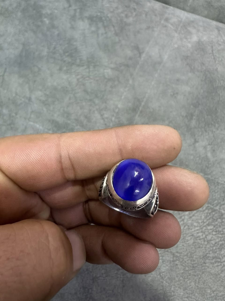 عقيق ازرق قطعه جميله قياس ٢١-٢٢
السعر ( ٤٥ )الف شاري تفضل خاص يوجد توصيل


**إذا كنت صاحب هذا الإعلان وتريد حذفه لأي سبب، رجاءا أرسل رسالة إلى الدعم الفني**