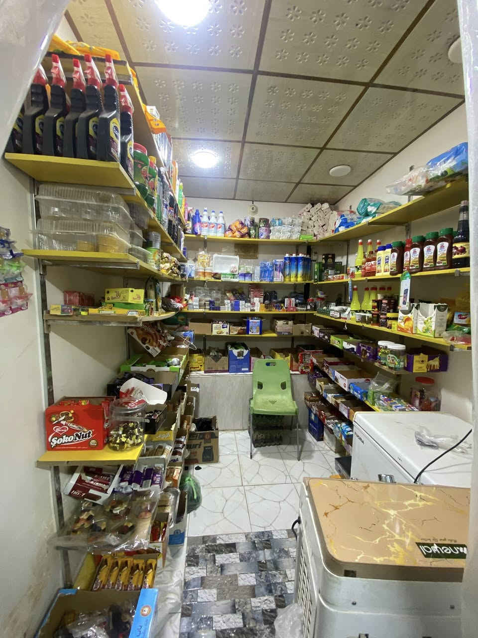 السلام عليكم محل للبيع مع كافه الاغراض ينباع كافه فقط عنواني الديوانيه حي العسكري شارع30
***********بي واتساب فقط
