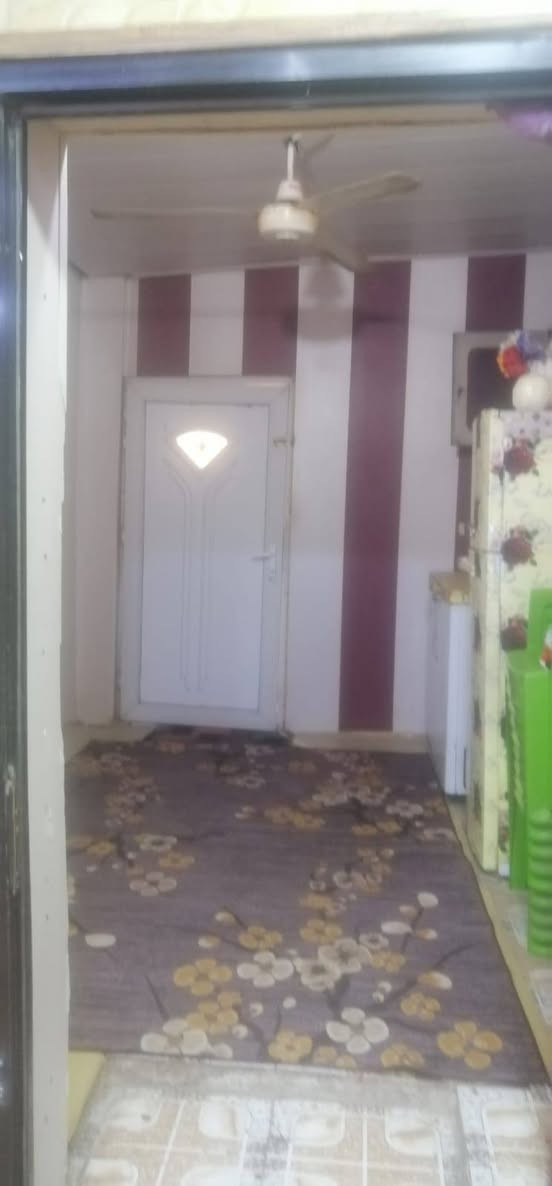 بيت للبيع مساحه ٢٠٠ متر طابقين اعكاده نضيف الطابق الاول  ثلاث غرف وصاله واستقبال ومطبخ الطابق الثاني ثلاث غرف وصاله مطبخ صحيات العنوان سومر فرع المرور السعر 205  لتواصل ***********
