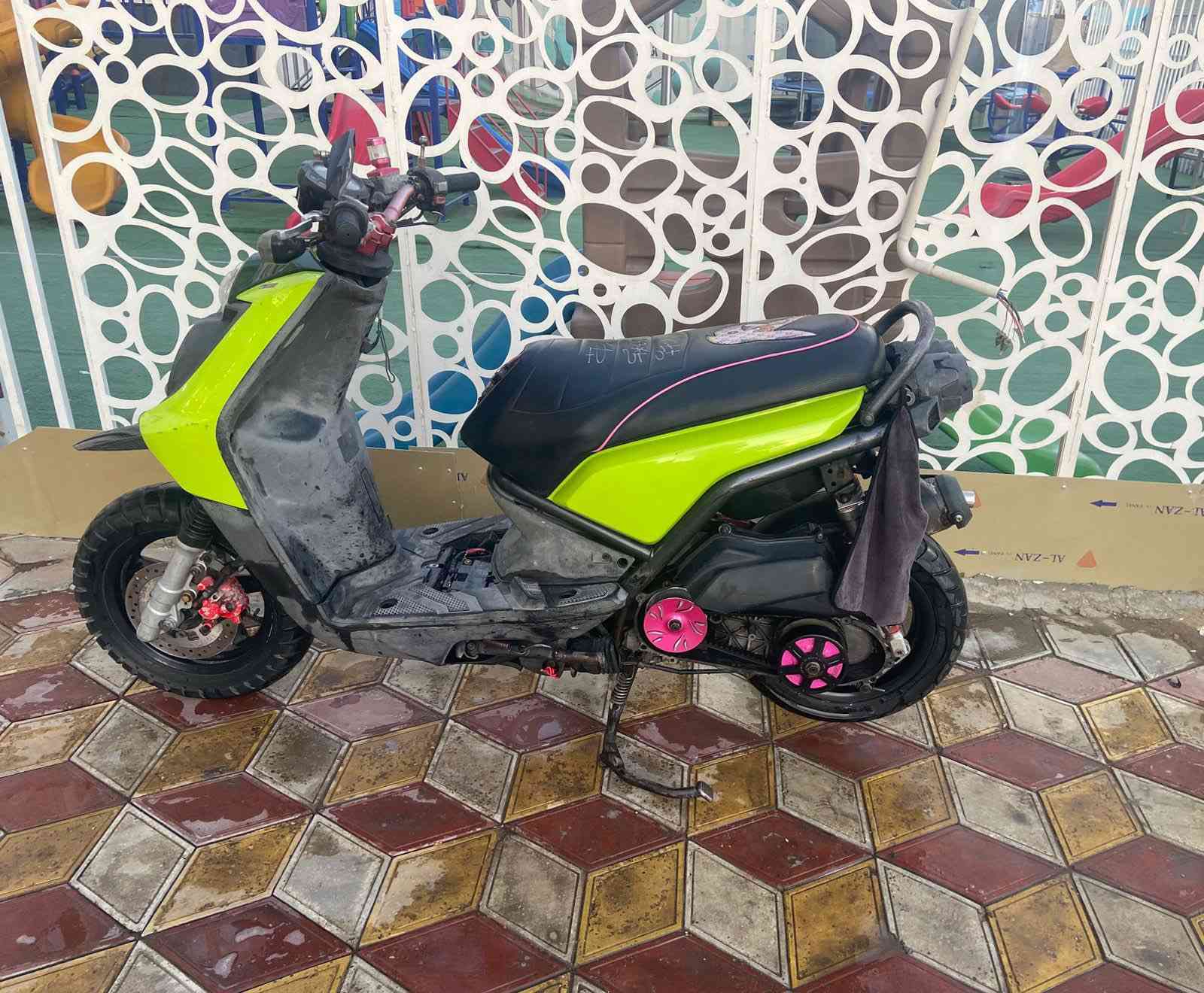 سلام عليكم جبلي للبيع مبدل بوشه ٥٨ ونص بيها صالنصه رياضي ستيرن رياضي كلجات رياضي دراجه حلوه نضيفه سعر750 و بيها مجال  
***********
