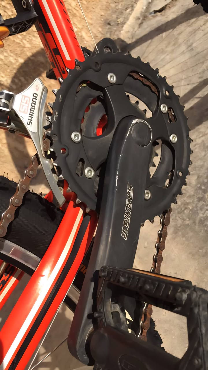 *بايسكل ماركة GT
موديل Aggressor 3.0
حجم 26 فريم S
البايك جبلي/ ألمنيوم بالكامل و غراضه كلها بلاديةو مختومة ( سرج , بايدرات كلهGT )
الدبلات SR Sun Tour M3010 ألمنيوم (بلاد طبعاً) 
المكينه 7 Shimano / 42t 

** الاضافات
١- زوج تايرات ماركة Continental(زوج تايرات الكونتننتال وحدهن سعرهن 80 الف)
٢- چملغات اماميه و خلفيهRBRL
٣- سرج طبي Easy Do
٤- لايت امامي ليد شحن Easy Do 
٥- لايت خلفي ليد شحن Meroca
٦- سلسلة قفل قاصة بريدد + جرس 

**وياه زوج تايرات اجت وياه عدا الكونتننتال 

السعر : 250 الف
المكان: بغداد/حي الجامعة


**إذا كنت صاحب هذا الإعلان وتريد حذفه لأي سبب، رجاءا أرسل رسالة إلى الدعم الفني**