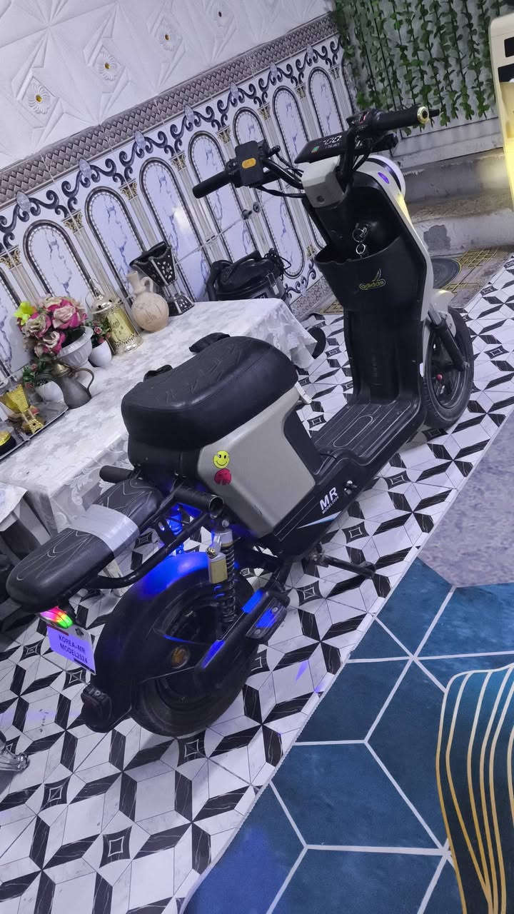 دراجه r9 كامله جاهزه بيها خمس بطاريات مديل 24 سعرها 350 وبيها مجال للشراي المكان المعقل الاتصال ***********

