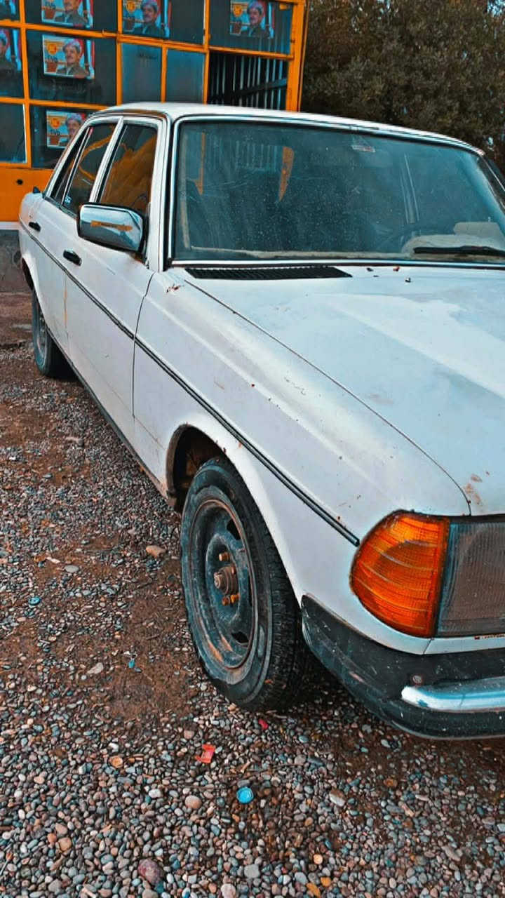 مارسيدس تةختة مو ديل ١٩٨١ دةعم و لئدراوي نية ئارم بلاستك سليمانية سعر ٢٨ و معاملة *********** أربيل, العراق
