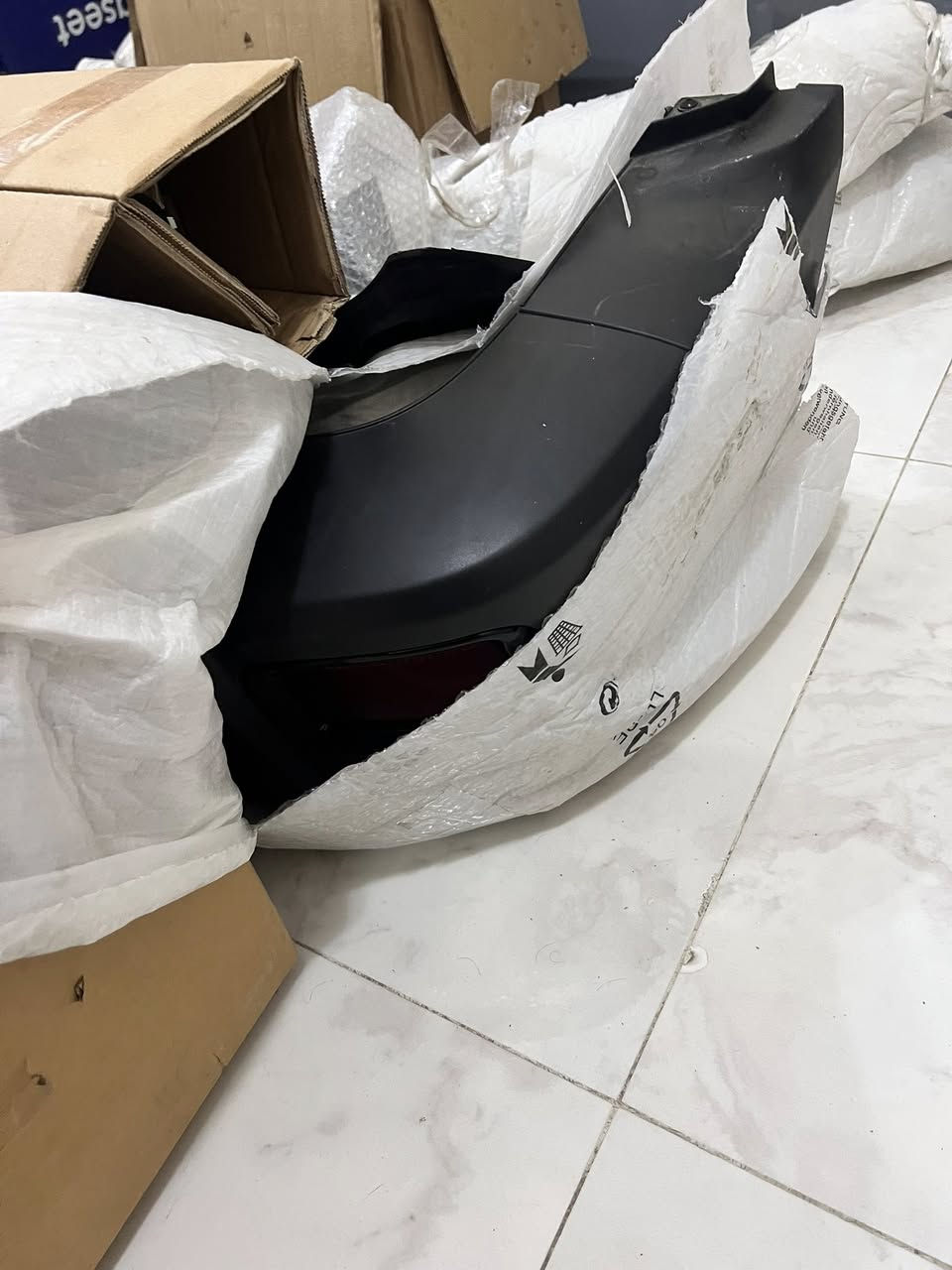 شباب عندي اغراض tank 300 زيرو
لايتات وتايرات مع الويلات وبك لايتات ودعاميات وبنيد وجاملقات وصدر وغلاف سبير وبعد هواي امور 

بالكارتون واصليات مال شركة

***********
