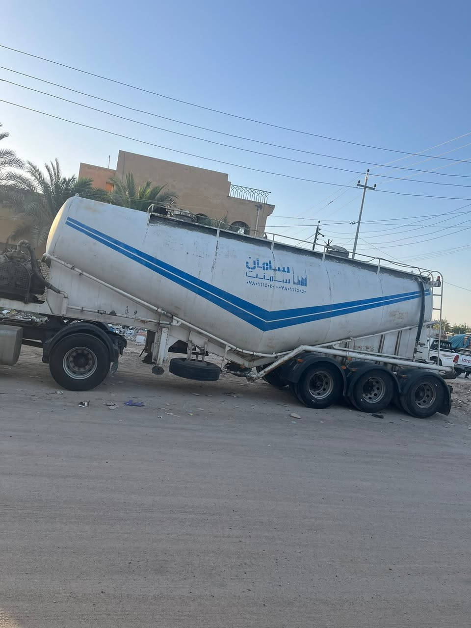 السلام عليكم سايلو تركي تخم تاير 11 ضاقطه ام طير دويز 3 بستم يحمل 43 طن يرهم مراوس ب كلر هذا رقم ايعجبه يتصل ‭***********‬
