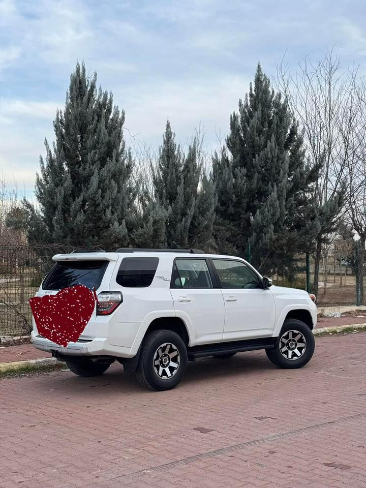 ماشاءالله
TOYOTA  4RUNNER TRD Off Road Model2022.          ✍️. 
~ تويوتا 4 رنر  ابيض ثلجي 
~ وارد أمريكا  
~ موديل 2022
~ محرك 6 سلندر  / V6 
~ مواصفات
  TRD Off Road Prenium
سياره عليه ترفيع امريكا
~فول مواصفات 1/1  ماعدا فتحة 
~بصمة 
~ دبل أكسله ( 4*4)
~ شاشة كبير  
~   كاميرة خلفية
~ كشن  جلدة كهربائية 
~كشن امامي هيتر 
~ داخل اسود ملكية 
~ رادار امامي و جانبية 
~تحديد سرعة 
~نظام ECO
~ حجم تايرات١٧ ويل بيلادي 
~ (  5 ) خمسة راكب 
~ ماشي 83 ميل 
~ سيارة بدون صبغ 
~باب خلفي يسار تبديل شركة بلادي نفسي لون
~ ايرباك بردة  جه واحده راجع بلادي اصلية 
~سيارة رقم اربيل تحويل  شرط 
~ رقم -شاصي موجود في المنشور 
~صورة حادث موجودة في المنشور 
~ سعر( 380 )ورقة دولار بيها مجال 
~ مكان السيآره  صلاح الدين تكريت ***********

