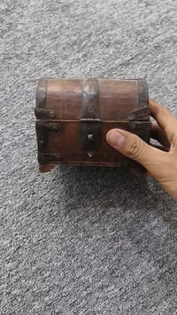 صندوق • أغراض • توصيل