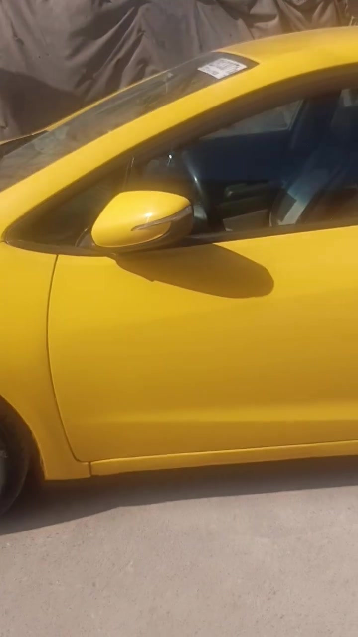 سلام عليكم فورتي مديل ١٤ سياره حلوه ونضيفه كدام عينك واحلا من صوره سعره ١١٠ وبيه مجال قليل مكان سياره حله *********** هاذه رقم تلفون
