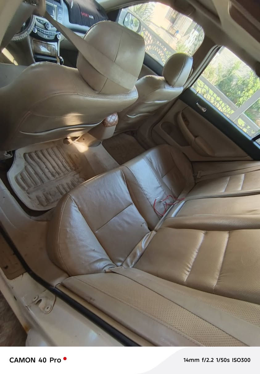 عليكم 
بي وأي دي f6 السعر 43
للبيع 2011
رقم قادسيه انكليزي دولي 
سنويه ساقطه قبل 10 ايام
تتفئه تبريد 
فتحت سقف 
تخم تاير جديد
صدر أمام خلفي قبل يومين اشتغلته
لايت زنون
مكان صلاح الدين بلد
***********
