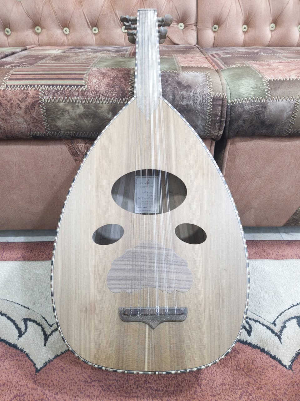 السلام عليكم شباب
عود زرياب سوري للبيع التفاصيل كاملة بالصور 
السعر 110 مع حقيبة هدية 
اخوان سعر الزرياب معروف 150بدون جنطة لان يرادله وكت عارضه للبيع مع العلم صوته جميل رخم 
بغداد العامرية ***********
