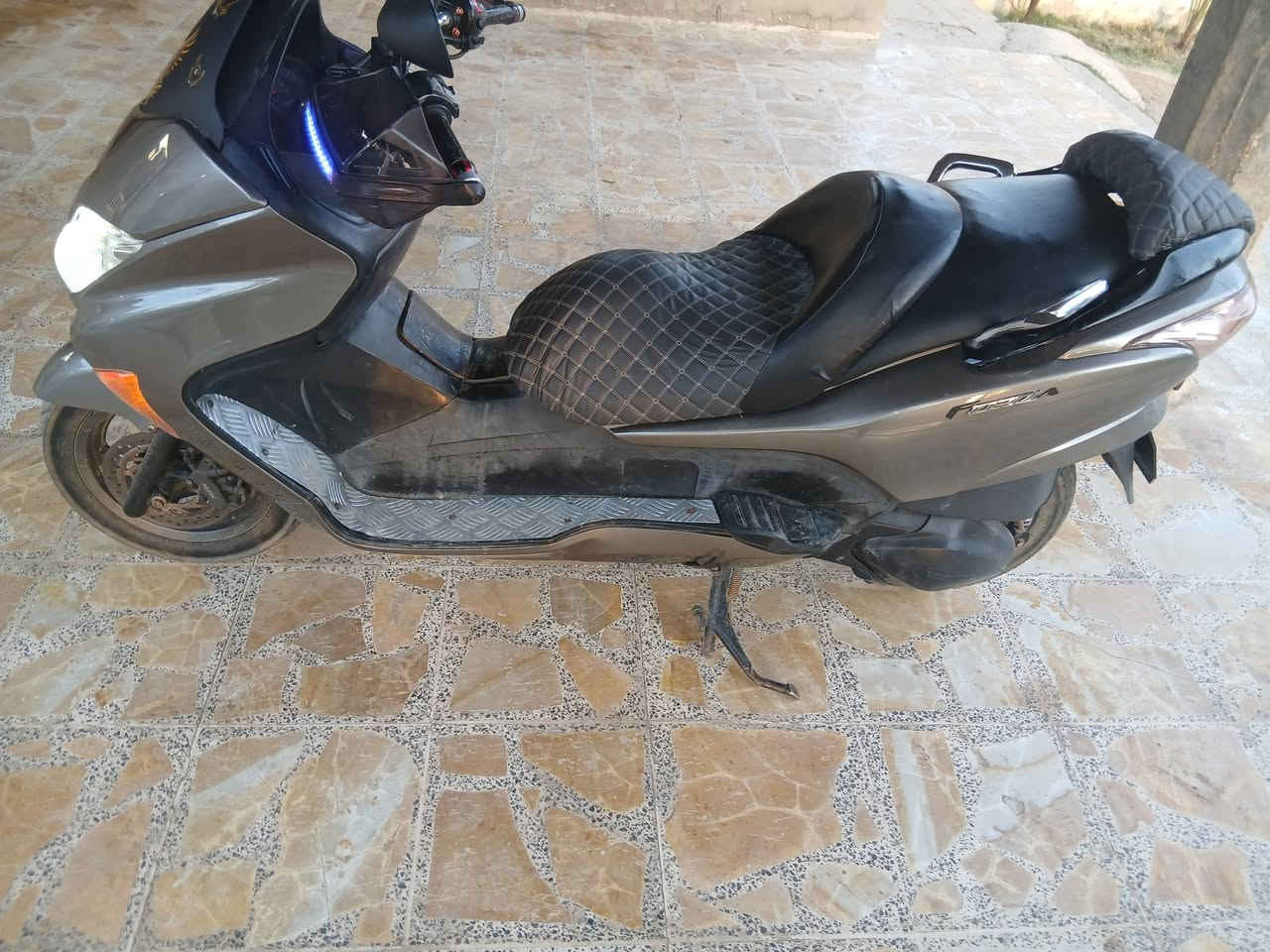 للبيع دراجه مكفوله من كلشي محرك اكسل كلجات من تايرات سعر 1250بيه مجال متواجد خاص‎0777 309 4620
